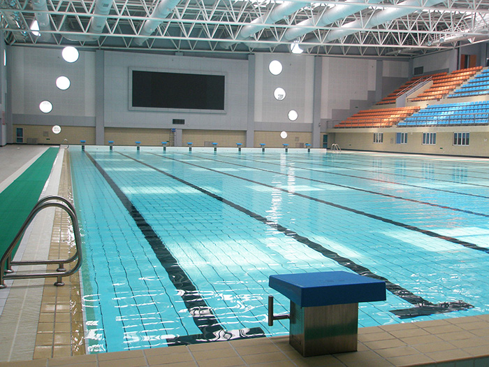 河南省信阳市体育中学游泳池恒温除湿热泵系统